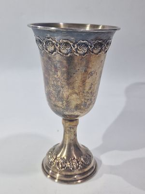 כוס קידוש כסף .800 הצורפים. מידות 
13X7 ס"מ 
51.6 גרם