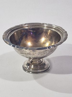 מלחיה ישנה מכסף 833. מידות 
8X5 ס"מ 
32.8 גרם