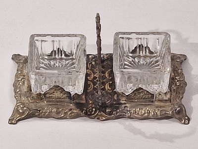 מלחיה קריסטל וכסף סטרלינג 925. מידות 
13X7 ס"מ 
משקל כסף נטו 44.8 גרם