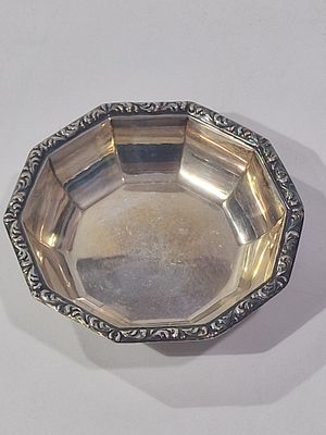 מלחיה מכסף .800 ישנה . מידות 
8.5X2 ס"מ 
23 גרם