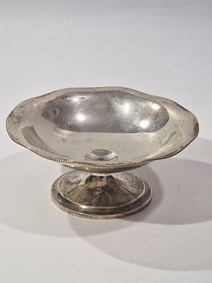 כלי מכסף .800 קטן בצורת סנטרפיס. . מידות 
11.5X5 ס"מ 
60 גרם