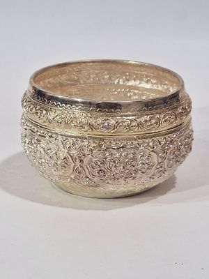 כלי כסף אסיאתי מסף 950 מצב מושלם. מידות 
9X5.5 ס"מ 
משקל 85 גרם