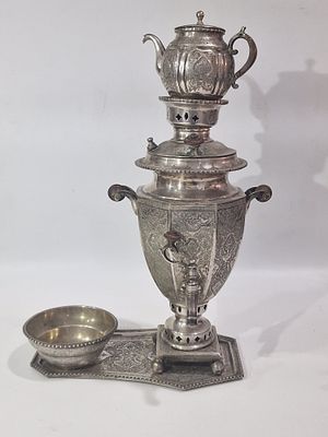 סמובר פרסי עתיק מכסף סט מושלם.
פריט נדיר ומבוקש.
למעט מעיכה קלה בחלקו העליון של המכסה {לא נראה 