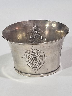 חלק מנרגילה פרסית עתיקה מכסף עבודת יד . מידות 
8.2X5 ס"מ 
55 גרם