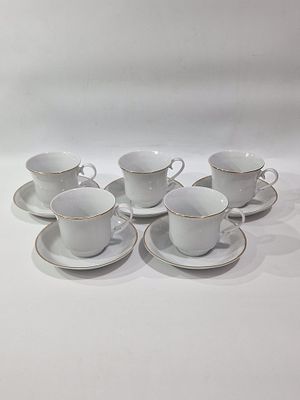 סט 5 כוסות לקפה וינטאג' "Crown Regal" פורצלן תוצרת רומניה. הסט במצב מושלם הזהבות 
מידות 
תחתית 