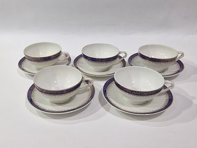 סט 5 כוסות לקפה מבית "Ćmiel&oacute;w" שנות ה-80. סט במצב מושלם 
מידות 
תחתית 11 ס"מ 
כוס 4X9.5 ס"מ