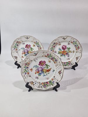3 צלחות קינוח עתיקות ויפות של "ROYAL DRESDNER ART" בווריה גרמניה. צלחות מדהימות עבודה מהממות 