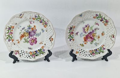 זוג צלחות ללחם עתיקות ויפות של שומן "SCHUMAN" . צלחות מדהימות עבודה מהממת פורצלן מרושתת וינטג' 