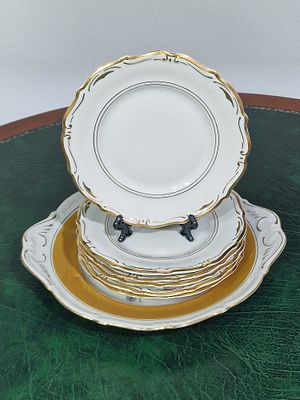 סט קינוח ל 6 פולני וינטאג' שנות ה-50. צלחת קינוח 17 ס"מ 
צלחת הגשה 27 ס"מ 
מצב טוב מאד.