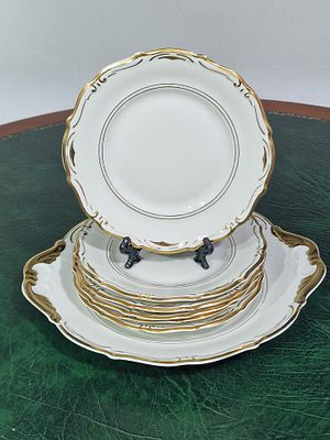 סט קינוח ל 6 פולני וינטאג' שנות ה-50. צלחת קינוח 17 ס"מ 
צלחת הגשה 27 ס"מ 
מצב טוב מאד.