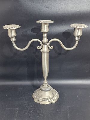 מנורת קנה (קנדלברה) שלושה קנים עשויה פיוטר גובה 32 ס"מ.