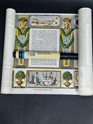 מגילת אסתר על דף משנות ה70 איורים, חלק ראשון מעט פגמים ראו תמונות.
מידה
19 ס"מ