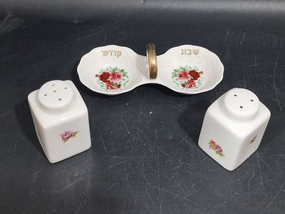 לוט מלחיות פורצלן, דוגמא פרחונית.
