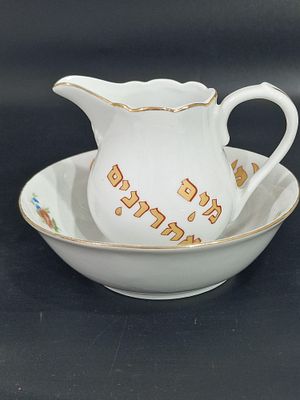 סט קרמי למיים אחרונים, לא פריט ישן.
מידה
13X4 ס"מ