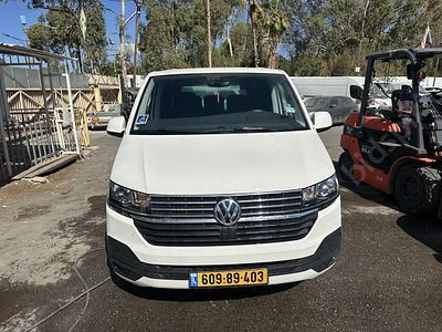 פולקסווגן קרוול מודל 2024. 11,742 ק"מ, יד ראשונה. תיבת הילוכים: אוטומטי
צבע: לבן, מנוע: דיזל 