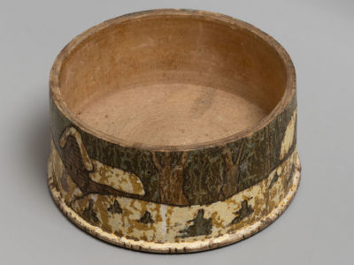 [Сергиев Посад] Шкатулка без крышки. Зимняя деревня. Дерево, роспись. Начало ХХ в. Размер: 