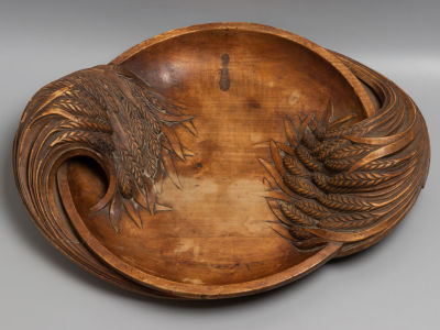 &laquo;Колосья&raquo; Блюдо декоративное. Дерево, резьба. &laquo;La Meur&raquo; Франция. Кон. XIX – нач. ХХ в. Размер 