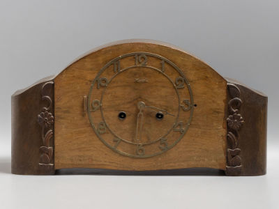 Ар-деко. Часы с боем. Дерево. Ключ. Kienzle, Конигсберг, Германия. Первая пол. ХХ в. Длина 39.5 