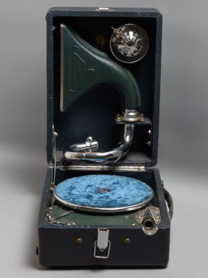 Пляжный патефон &laquo;Северный пресс&raquo; (СП-1) Ленинград. 1930-1940-е гг. Рабочий. Размер чехла 13х26 