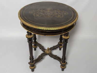 Столик. Инкрустация. Дерево, бронза. XIX в. Размеры: высота 80 см., диаметр столешницы 71 см. 