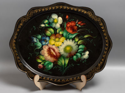 Жостово. Поднос. Худ. Левина М. Лак, роспись. 1970-1980-е гг. Размер 45х16,3 см. Авторская 