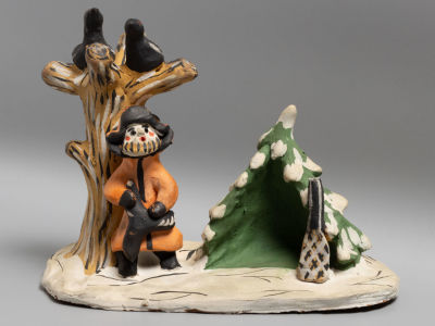 Каргопольский промысел. В лесу у елки. Беломорские узоры. Глиняная игрушка. С этикеткой. 1980-е гг.