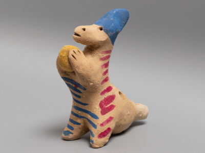 Кожлянский промысел. Авт. Дериглазова О.И. Животное с мячом в лапах. Глиняная 