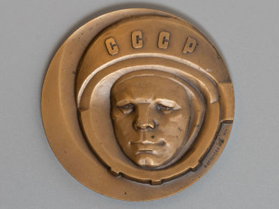 Медаль настольная. Международные соревнования по баскетболу памяти Гагарина. Томпак. Медальер 