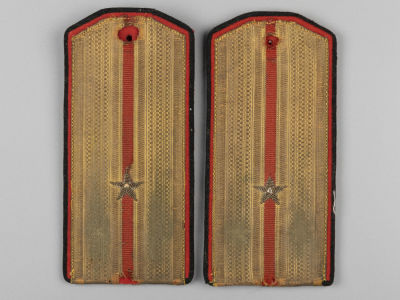 Погоны парные. Прапорщик. Картон, нить, серебряный галун. 1910-е гг. Размер 14,5х7 см. 