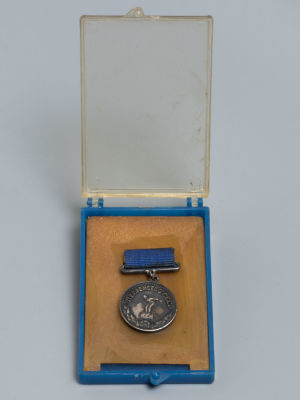 Пловчиха Забродина Т.М. Первенство СССР по плаванию. Серебряная медаль 1967 г. В родной коробке. 