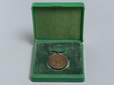 Пловчиха Забродина Т.М. Первенство СССР по плаванию. Бронзовая медаль 1964 г. В родной коробке. Д 