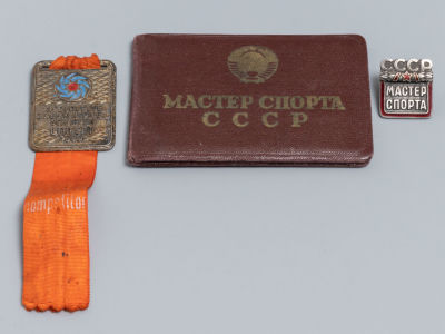 Пловчиха Забродина Т.М. Знак "Мастер спорта СССР" с документом №42264 + европейская награда по 
