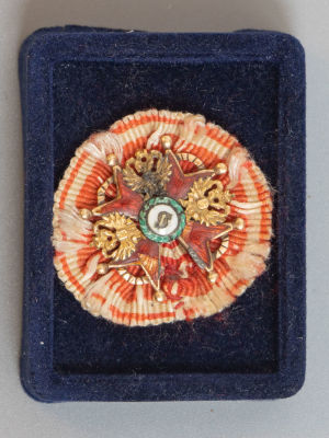 Фрачник ордена св. Станислава (без мечей). Золото 56 пр., гор. эмаль. Родная лента. Именник не 