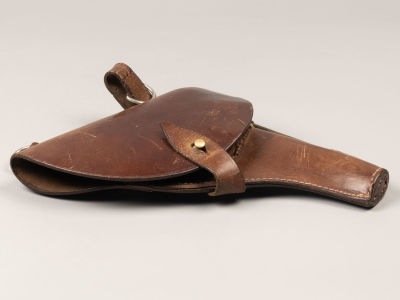 Кобура штатная для револьвера "Наган", образца 1932. Кожа. Размер 23х18 см. 
Печать На обратной 