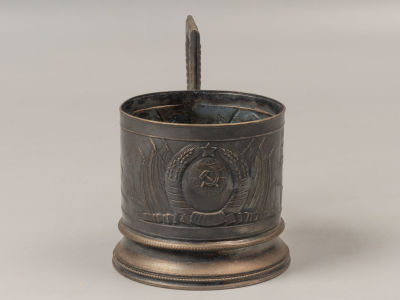 Генеральский подстаканник. Герб СССР. 1937-1946. Металл. Высота 9,5 см. 
Клейма на основании: 