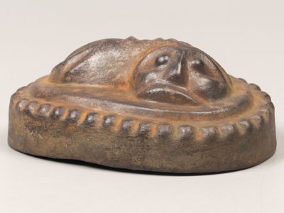 Форма для пряника. Лев. Металл. Пер. пол. XIX в. Размер 3,7х9,5х6,8 см. Поверхностная коррозия 