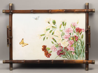 Поднос с ручками. Гвоздики и бабочки. Западная Европа. Начало ХХ в. Фаянс, дерево, бамбук 
