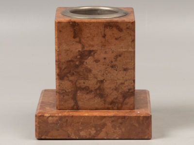 Карандашница. ХХ в. Камень, металл. Высота 11 см. Общее загрязнение, следы бытования.