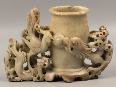 Карандашница. Петух и дракон. Китай, 1950-е. Мыльный камень, резьба. Размер 13х20,5х6,2 см. С 