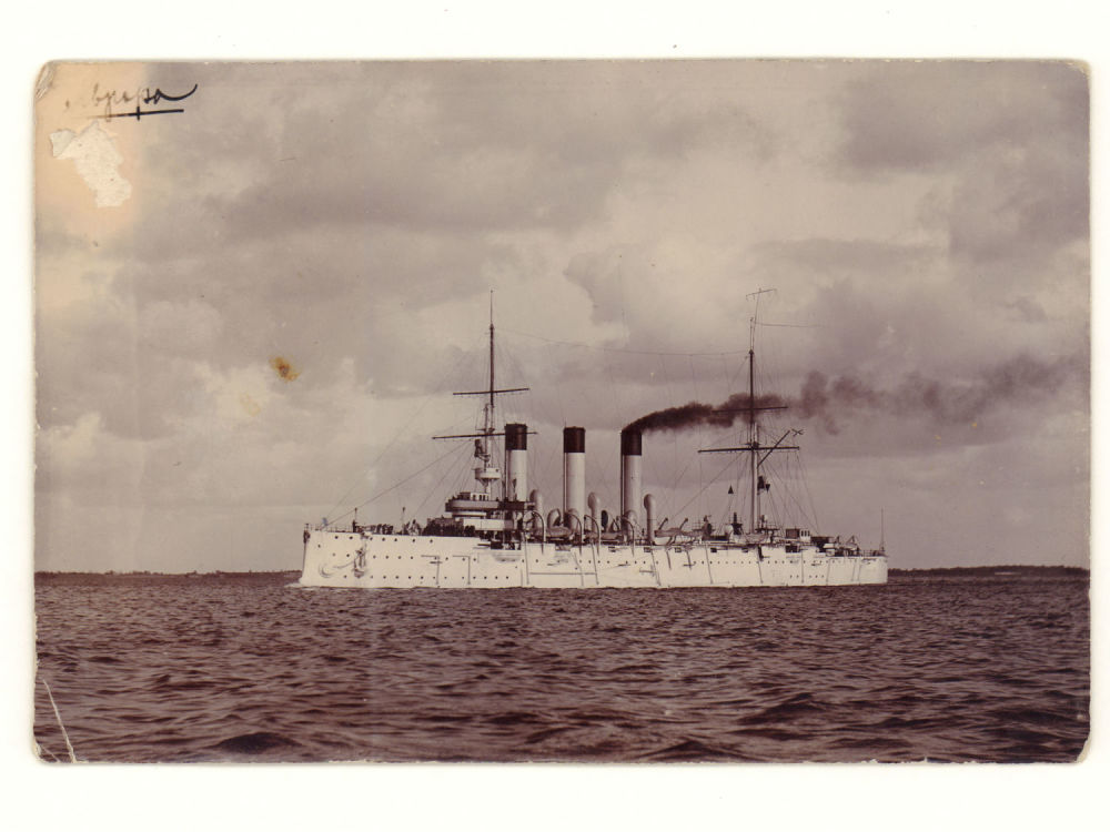 Фотограф Н. Апостоли. Крейсер "Аврора" Начало ХХ в. Размер 11.5х17.5 см. Печать фотографа Н. 