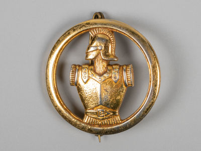 Знак на берет. Инженерные службы французской армии. Франция. Рубеж XIX-XX вв. Металл, золочение. 