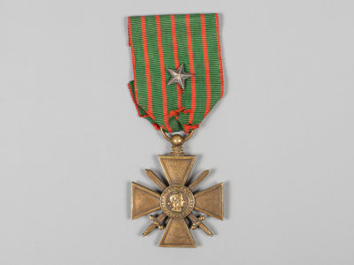 Медаль. Военный крест (с одной звездой) ПМВ 1914-1916 Франция. Металл. С муаровой лентой. Размер 