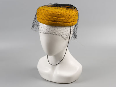 Шляпка таблетка с вуалью. Фабрика Самойловой. Ленинград, 1950-1960-е. Фетр, бархат, вуаль. Колле 