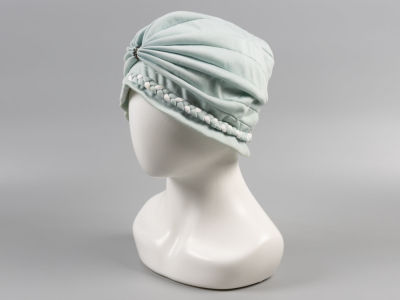 Чепец голубой с косичкой. ХХ в. Ручной пошив, ткань, бусины. Коллекция художника по костюмам 