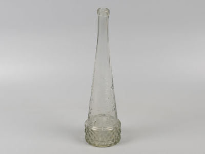 Водка. Бутыль. Т/д ПЕТРА СМИРНОВА. Москва, нач. ХХ в. Прессованное стекло. Высота 28 см. 