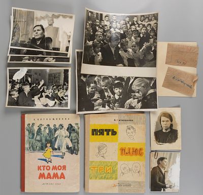 2 детские книги А.А. Котовщиковой с автографами. И архив фотографий и негативов. 1960-1964. 1) 