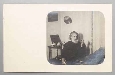 [Из архива худ. Н. Н. Дубовского] Скульптор В. А. Беклемишев. Фотография на почтовой карточке. 