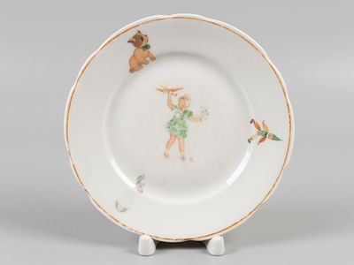 Тарелка. Детский сюжет. Завод Пролетарий. Мста, 1939-1940. Фарфор, деколь. Диаметр 18 см. На 