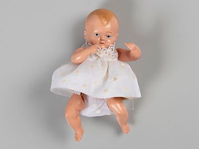 Пупс. Schildkrot. Германия, 1940-е. Целлулоид. Высота 8,3 см. На спине клеймо черепашка и "8 