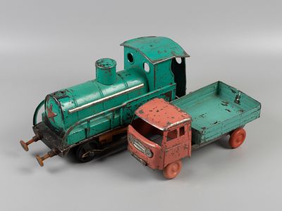 Игрушки. 2 шт. Локомотив (паровоз) и грузовик. 1970-е. Жесть, окрашивание, пластик. Заводная 